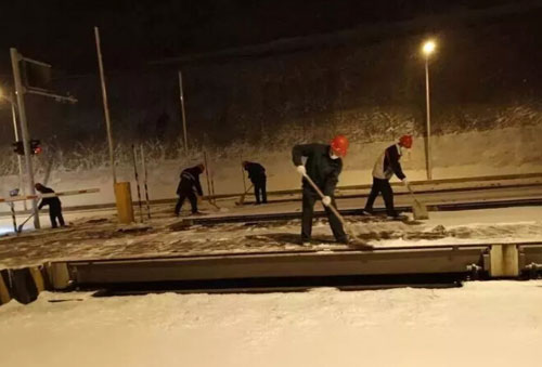 圖為地磅除雪現場